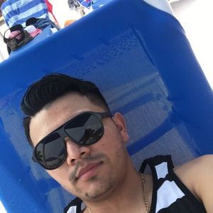 Meet your Posher, Moises